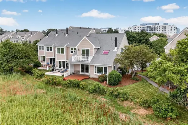 19 Schooner Ln #19, Quincy, MA 02171