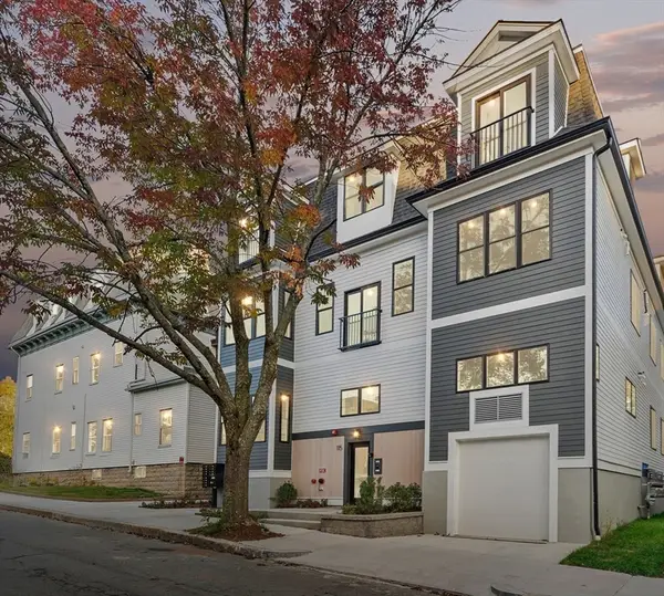 115 Thurston St #I, Somerville, MA 02145