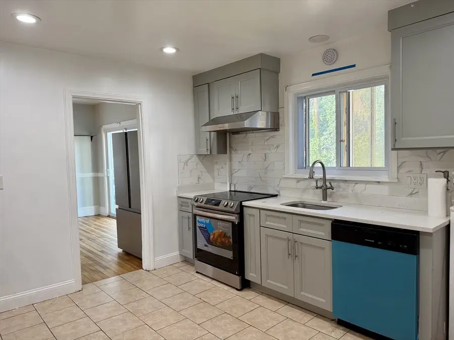 31 Stoneland Rd, Worcester, MA 01603 - #2