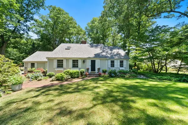 55 Fox Run Rd, Hamilton, MA 01982