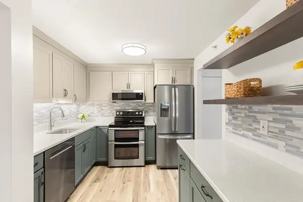 7 Birchwood Pointe #102, Amesbury, MA 01913