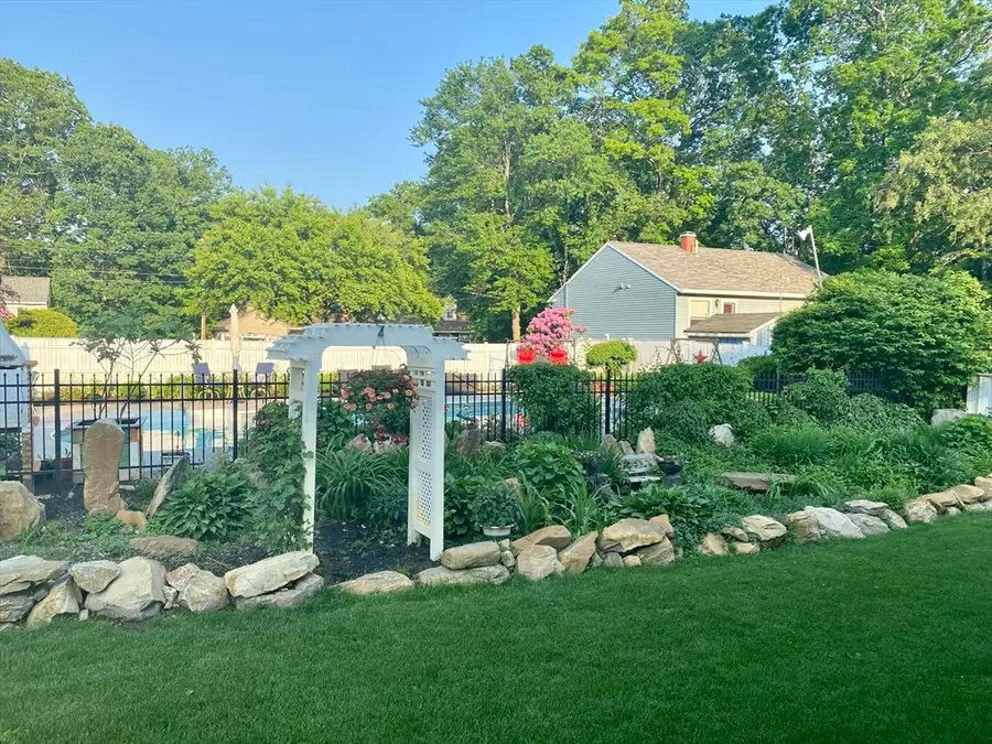 29 Bennett Street, Hudson, MA 01749 - #3