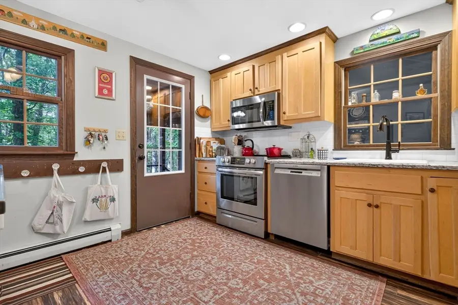 9 Spruce Rd, North Reading, MA 01864 - #3