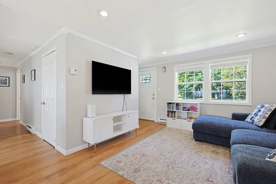 4 Ewald Ave, Plainville, MA 02762 - #3