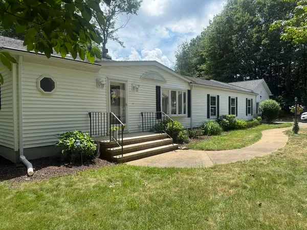 303 Blueberry Circle, Middleboro, MA 02346