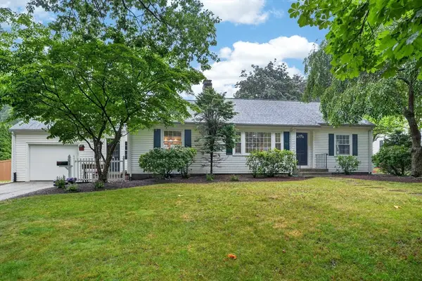 17 Pilgrim Way, Walpole, MA 02032