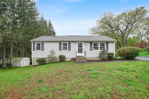 41 Pinewood Ln, Westfield, MA 01085