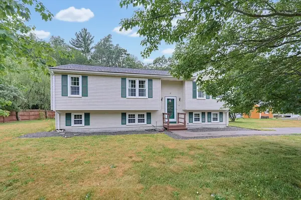 99 Wren St, Taunton, MA 02718