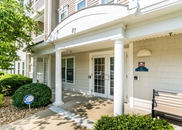 87 Clocktower Drive #203, Waltham, MA 02452