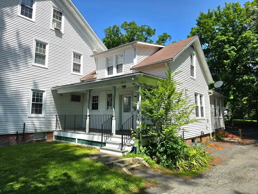 702-704 Main St, Amherst, MA 01002 - #3