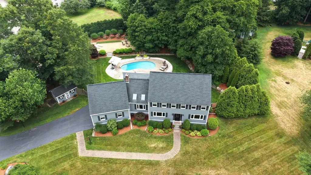 32 Country Club Cir, Pembroke, MA 02359 - #1