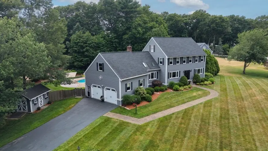 32 Country Club Cir, Pembroke, MA 02359 - #2