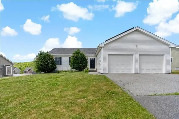 139 Danielle Dr, Woonsocket, RI 02895