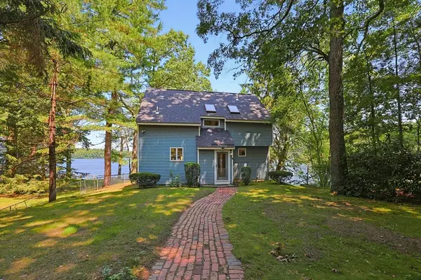 30 Creighton Ave, Foxboro, MA 02035