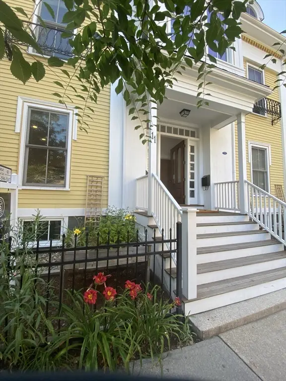 11 Magazine #B, Cambridge, MA 02139