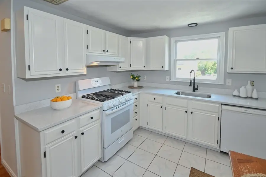 61 Rollins St, Lawrence, MA 01841 - #2