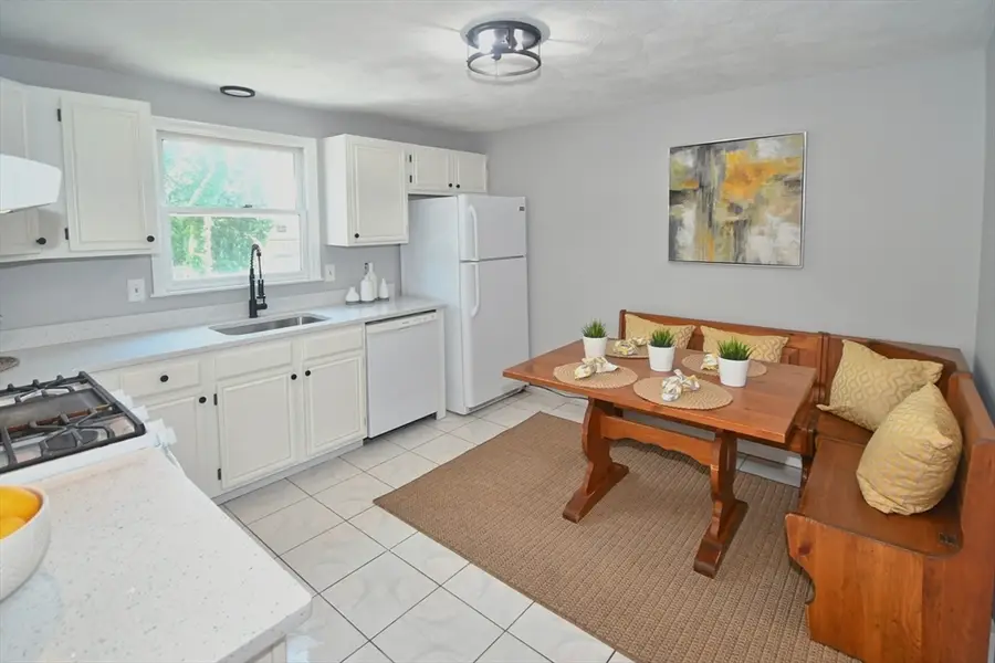 61 Rollins St, Lawrence, MA 01841 - #3