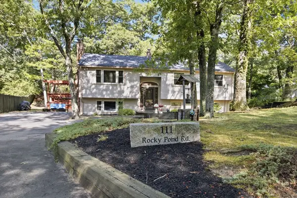 111 Rocky Pond Rd, Plymouth, MA 02360