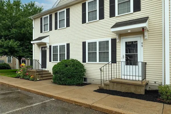 99 Boxberry Ln #99, Rockland, MA 02370