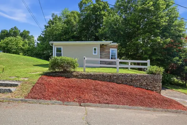 5 1st Ave, Ware, MA 01082