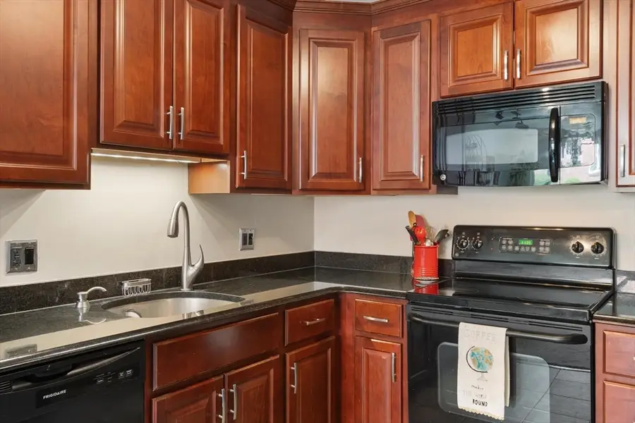 186 Lexington St #7, Watertown, MA 02472 - #3