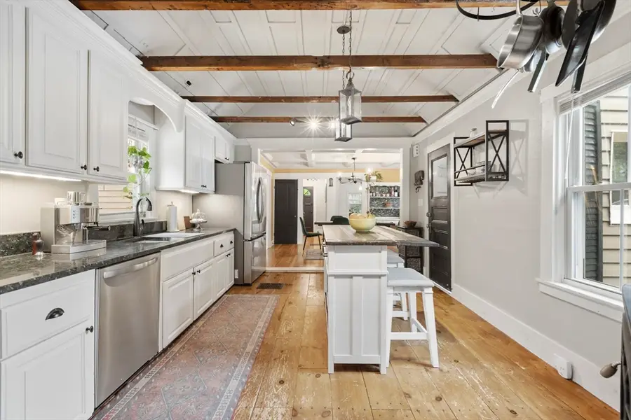 21 Lincoln Street, Medway, MA 02053 - #3