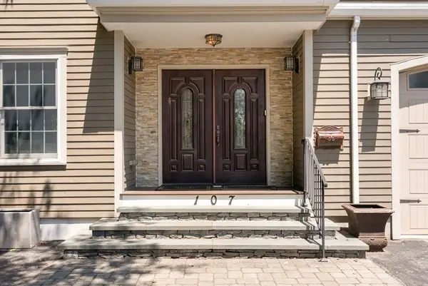 107 Rowe Street, Newton, MA 02465