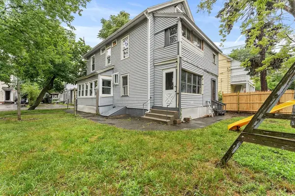 2 Hacker Ct, Worcester, MA 01603