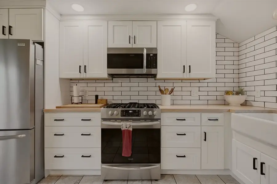 22 Hathaway Road, Dartmouth, MA 02747 - #2