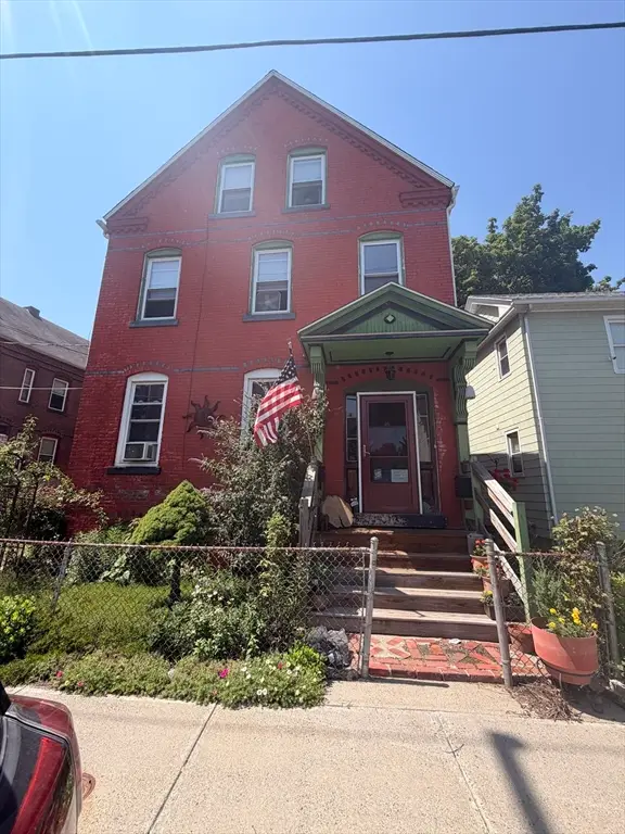 7 Park St, Chicopee, MA 01013