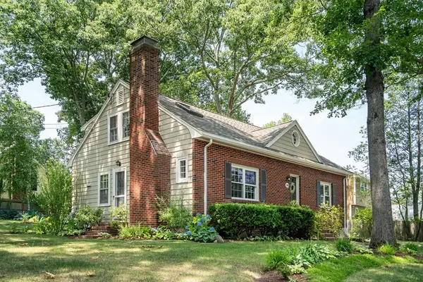 148 Cedar St, Lexington, MA 02421