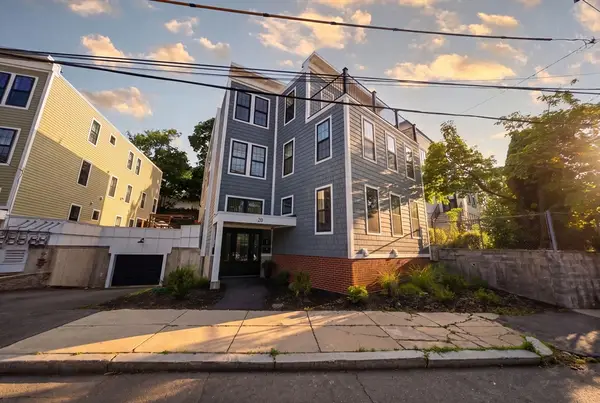 18-20 Crestway Rd #PH5, Boston, MA 02128