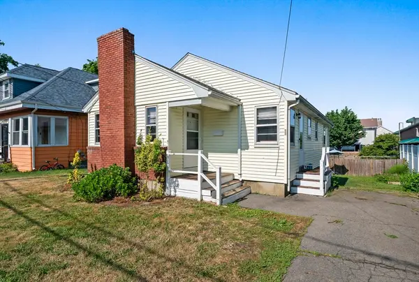 11 Rosalind Rd, Weymouth, MA 02191