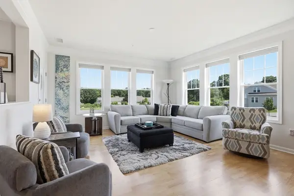 6 Overlook Dr #204, Andover, MA 01810