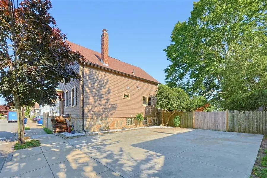 42 Grape St, New Bedford, MA 02740 - #3
