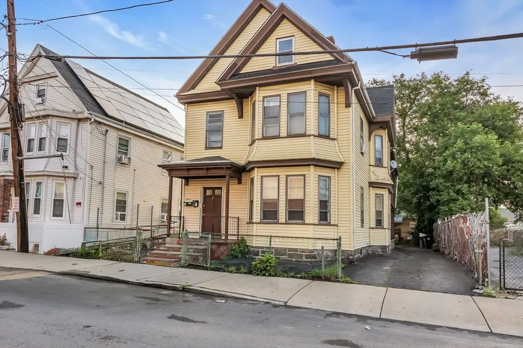 7 Trenton St, Lawrence, MA 01841 - #1