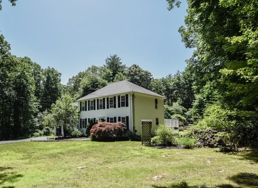 359 Se Main St, Douglas, MA 01516 - #2