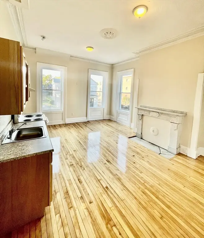 5 Ashland St, Worcester, MA 01609 - #3