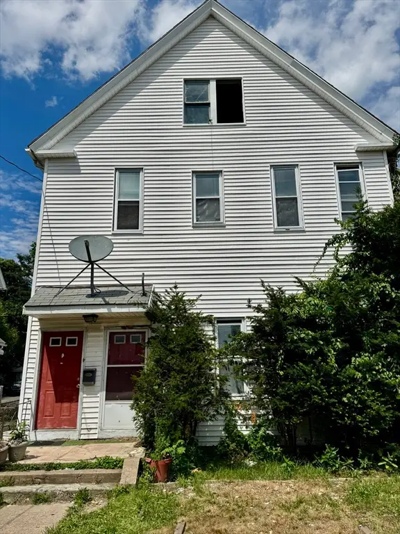 3-5 Willow St, Holyoke, MA 01040 - #1