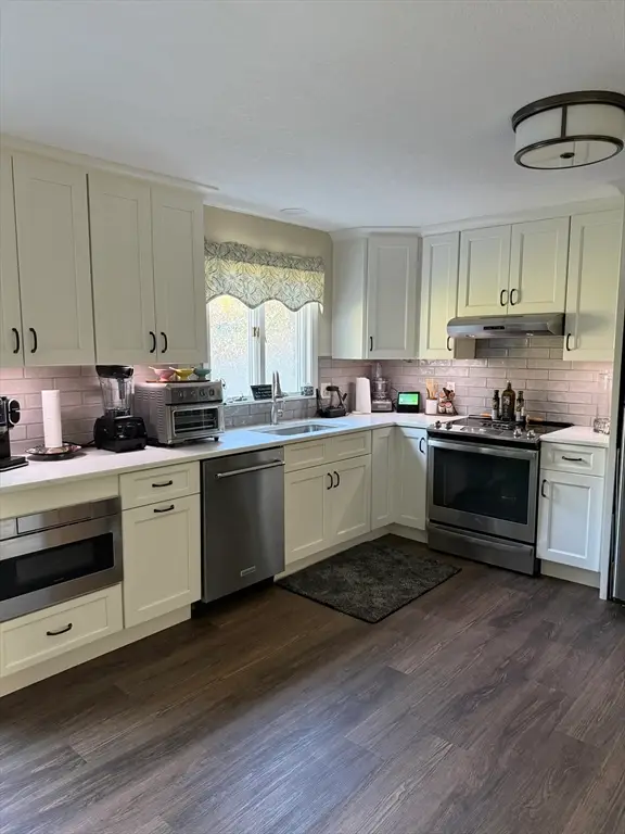 8 Mansion Woods Dr #D, Agawam, MA 01001 - #3