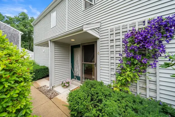 4 Barberry Mew #4, Sandwich, MA 02563
