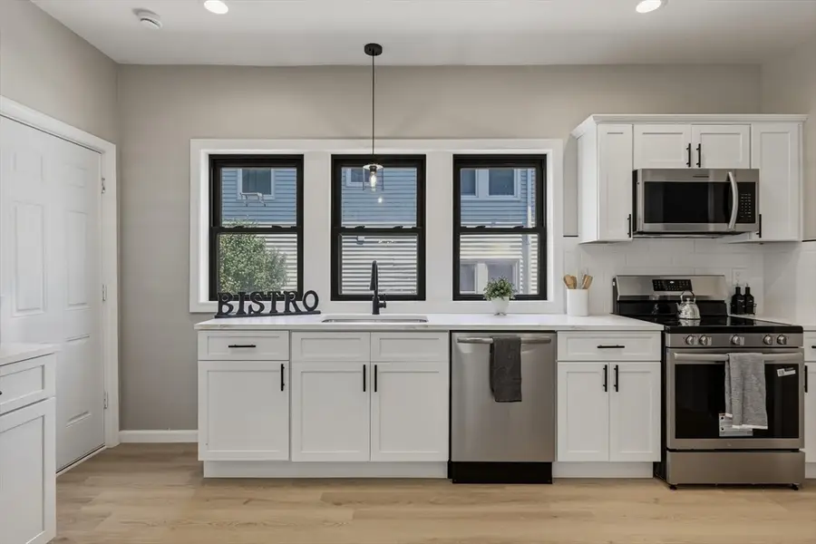 61 W Glen St, Holyoke, MA 01040 - #2