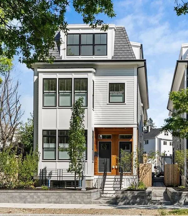 327 Alewife Brook Pkwy #B, Somerville, MA 02144