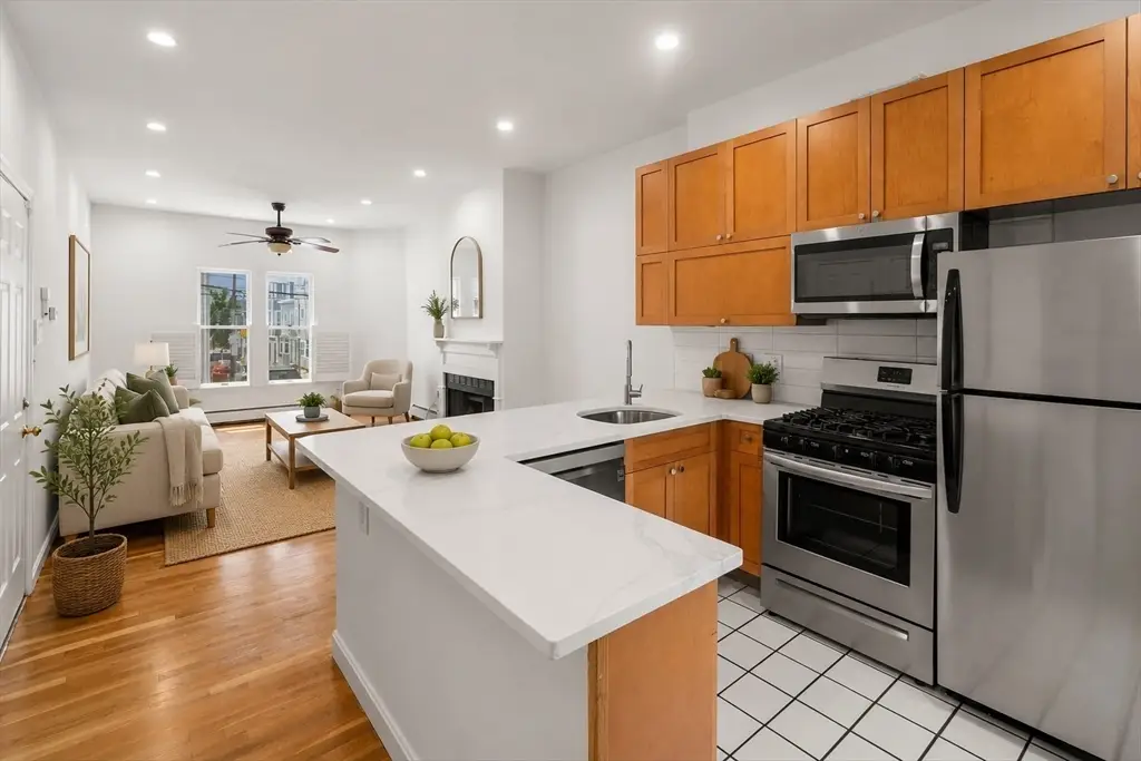186 W 7th St #1, Boston, MA 02127 - #1