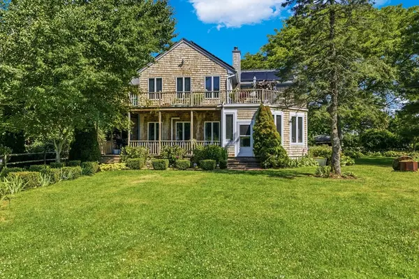 476 Sconticut Neck Rd, Fairhaven, MA 02719