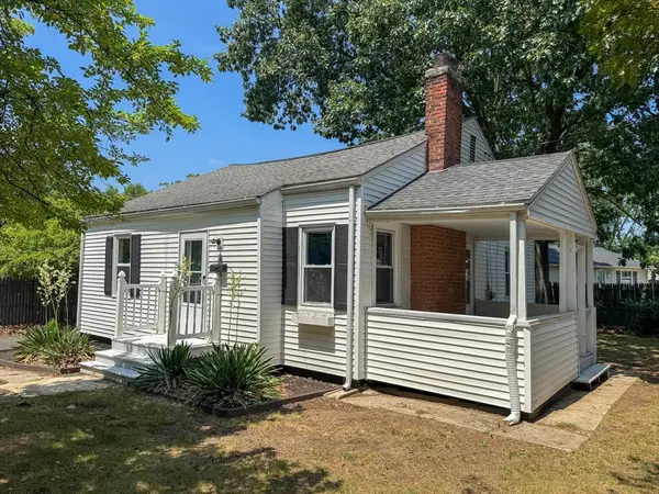 4 Wolfe St, Springfield, MA 01020