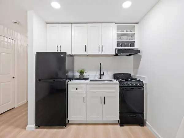 2 Greenbriar Dr #103, North Reading, MA 01864