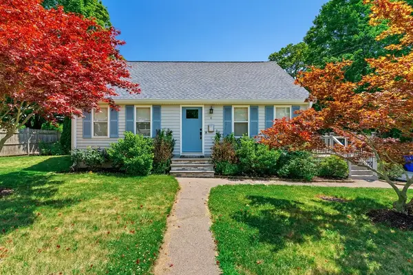 8 Gushee Ln, Taunton, MA 02780