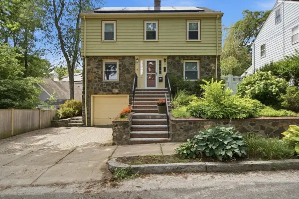 12 Chester St, Arlington, MA 02476