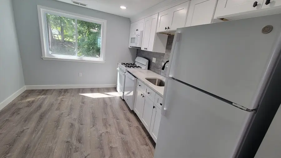 5 Lenox St #4, Lowell, MA 01852 - #3
